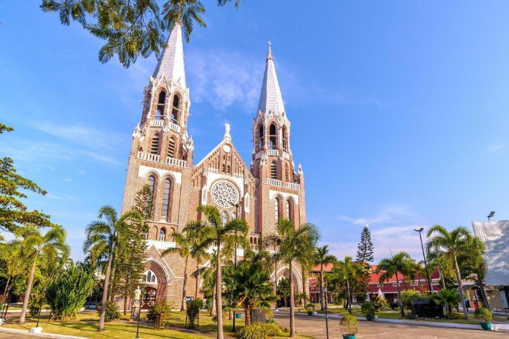 The Hotel Mawtin Yangon Esterno foto